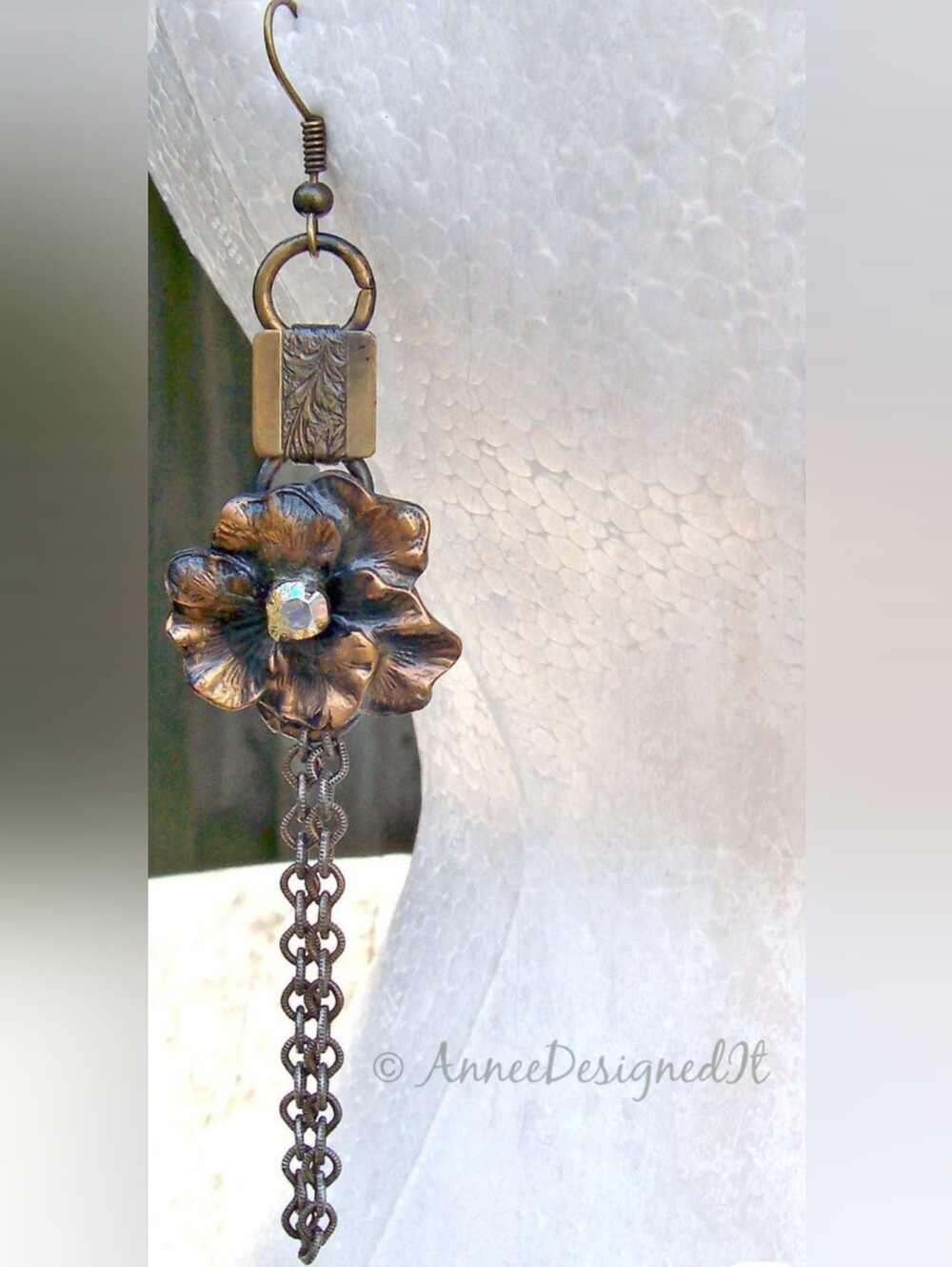 Vintage-Style Bronze Flower Pendant Necklace with Rhinestone Center